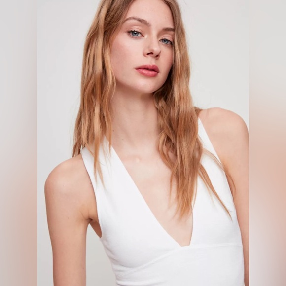 NWOT Aritzia Wilfred Free Valeria Top
Cropped Deep-V Tank Heather Black/Grey - Picture 5 of 11